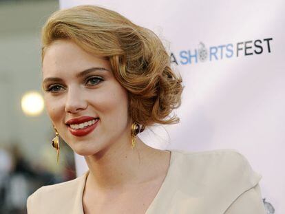 Scarlett Johansson, que ha dirigido su primer cortometraje, <i>These Vagabond Shoes</i>, apareció anoche en la inauguración del certamen de cortos LA Shorts Fest&#39;09. La actriz estuvo hace poco más de una semana en Madrid para presentar la nueva temporada de una marca de ropa.