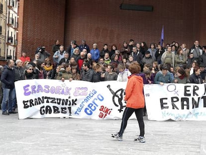 Concentración en Barakaldo contra la agresión sexual denunciada por una menor.