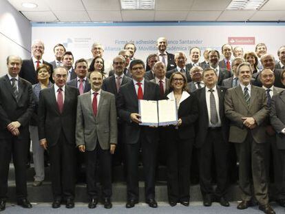 Firma del acuerdo para la Alianza para la Movilidad Acad&eacute;mica Iberoamericana entre la SEGIB y el banco Santander.