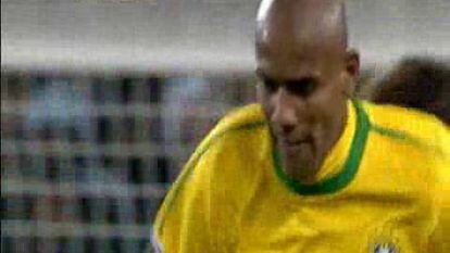 Brasil gana a Corea del Norte con un golazo de Maicon. <strong>Resúmenes y goles: <a href="http://www.elpais.com/deportes/futbol/mundial/videos/">Vídeos Mundial 2010</a></strong>