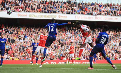 Welbeck marca el sesgundo gol del Arsenal.