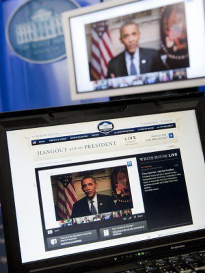 El presidente de EE UU, Barack Obama, participa en un encuentro en Internet con ciudadanos.