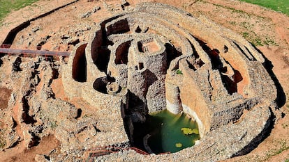 Imagen de dron de Montilla de Azuer con el pozo lleno