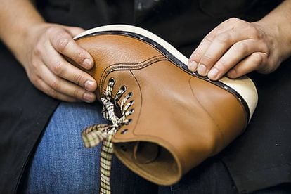La artesana que rescató el calzado campesino que todos odiaban EL PAÍS Semanal | EL PAÍS