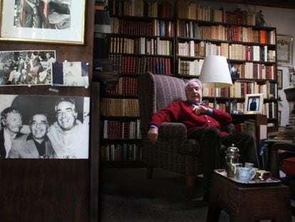 El escritor &Aacute;lvaro Mutis en su casa del DF