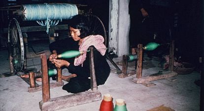 Una joven camboyana en una de las cooperativas de trabajo de los setenta.
