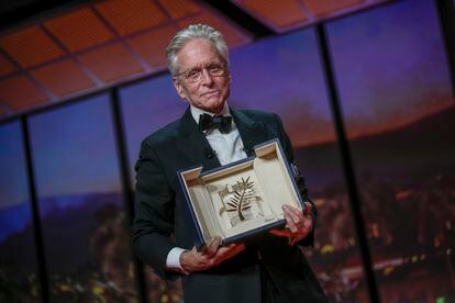 Michael Douglas, tras recibir la Palma de Oro honorífica del Festival de Cannes, el 16 de mayo.