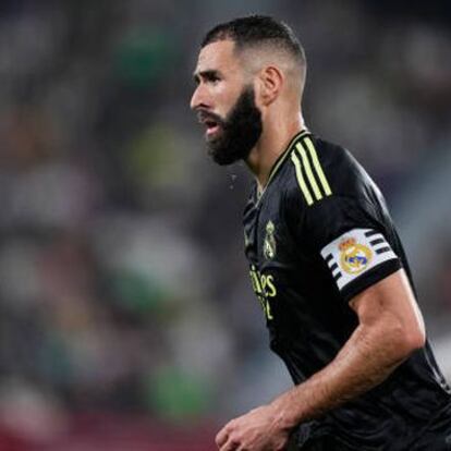 Karim Benzema centre-forward of Real Madrid and France celebrates after scoring his sides first goal during the La Liga Santander match between Elche CF and Real Madrid CF at Estadio Manuel Martinez Valero on October 19, 2022 in Elche, Spain. (Photo by Jose Breton/Pics Action/NurPhoto via Getty Images)