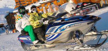 Una moto de nieve en Val Thorens.