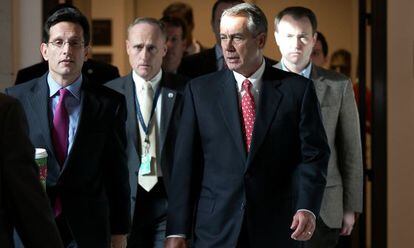 El presidente de la C&aacute;mara de Representantes, John Boehner, pasea junto al l&iacute;der de la mayor&iacute;a, Eric Cantor.