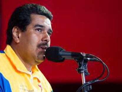 En la imagen, el presidente encargado de Venezuela y candidato a la presidencia del país, Nicolás Maduro (i). EFE/Archivo