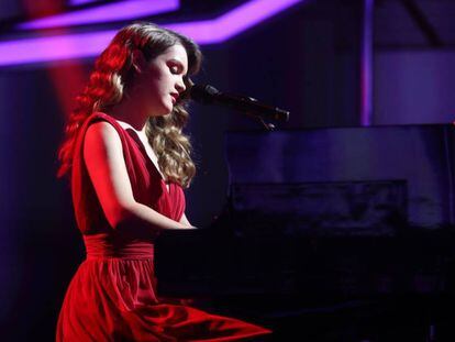 Amaia toca el piano durante una gala de 'Operación Triunfo'.