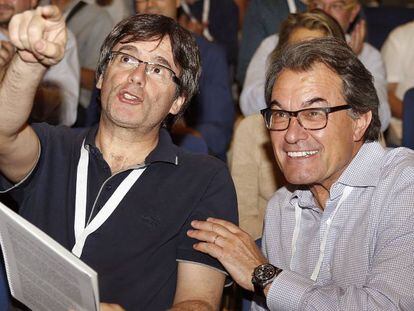 Artur Mas (dreta), amb el president de la Generalitat, Carles Puigdemont.