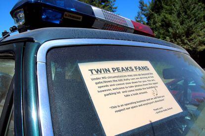 El aviso a los seguidores de Twin Peaks en el recorrido del rally.