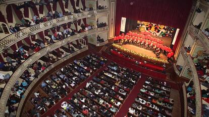 Interior del Gran Teatro Falla de Cádiz durante el Concurso de Agrupaciones del Carnaval en el Teatro Falla, en una imagen de archivo.