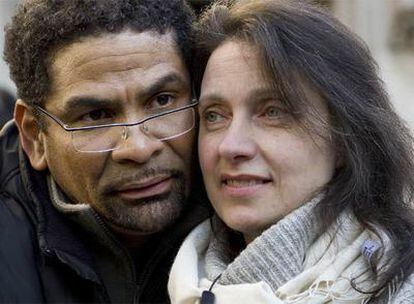 La británica Debbie Purdy y su marido, el músico Omar Puente.