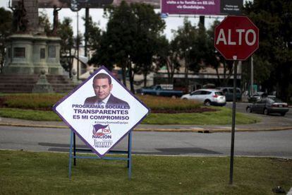 Un cartel electoral del candidato Jimmy Morales