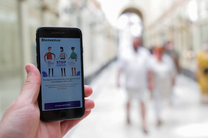 Captura d epantallas de la 'app' StopCovid, en Nantes (Francia), el pasado 2 de junio.