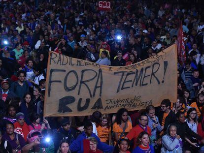 Seguidores de Dilma Rousseff, en una manifestaci&oacute;n anti impeachment celebrada en S&atilde;o Paulo