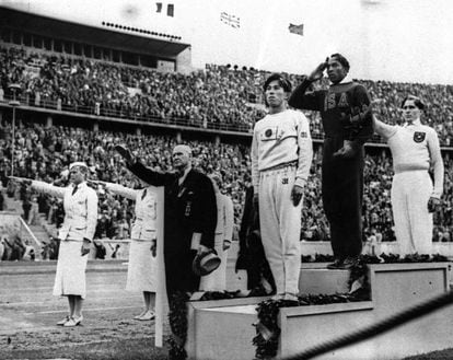 El japonés Jajima, Jesse Owens y el alemán Lutz Long, en el podio (Berlín '36)