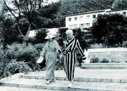 Charles Chaplin y su esposa, Oona O'Neill, dos de los huéspedes en el verano de 1959.