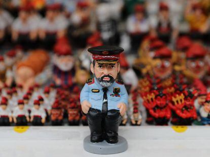 El caganer de trapero junto con otras figuras