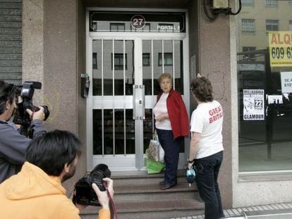 Imagen de la entrada del edificio en el que vivía el detenido.