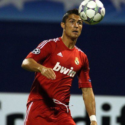 Cristiano Ronaldo, en una acción del partido contra el Dinamo de Zagreb.