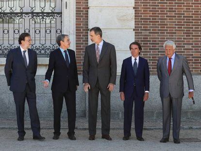 En vídeo, Felipe VI junto a Mariano Rajoy, José Luis Rodríguez Zapatero, José María Aznar y Felipe González.
