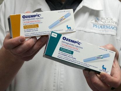 FILE PHOTO: A pharmacist displays boxes of Ozempic, a semaglutide injection drug used for treating type 2 diabetes and obesity made by Novo Nordisk, at Rock Canyon Pharmacy in Provo, Utah, U.S. March 29, 2023. REUTERS/George Frey/File Photo
