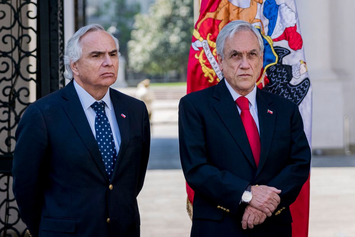 El exministro de Interior Andrés Chadwick y el expresidente Sebastián Piñera, en Santiago (Chile), el 20 de octubre de 2019.
