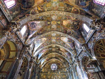 En los últimos años del siglo XVII la austeridad gótica de la iglesia de San Nicolás de Valencia, que ya era lugar de culto en época romana y luego fue mezquita, mudó al ornamental Barroco.