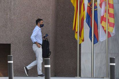 Bartomeu arribant a les oficines del Barça al Camp Nou.