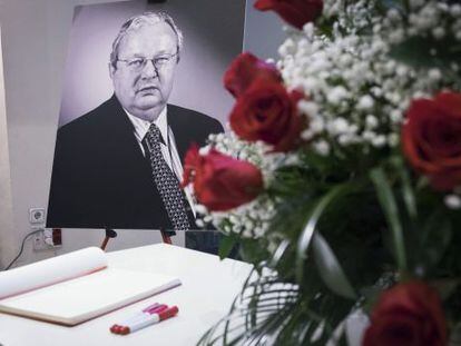 Libro de condolencias que el PSOE en su sede en la Calle Ferraz.