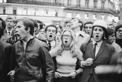 Estudiantes manifestándose en París el 30 de mayo de 1968.