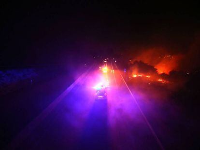 Corte de tráfico en la AP-9 a causa del incendio de Caldas de Reis.