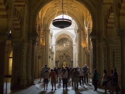 Interior de la Mezquita Catedral de Córdoba, el monumento inmatriculado por la Iglesia más conocido. 
 