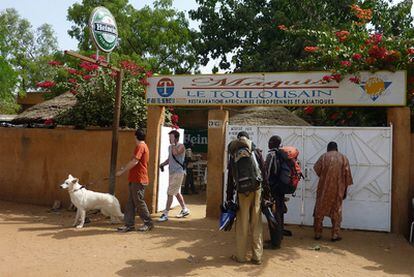 Restaurante donde fueron secuestrados ayer dos ciudadanos franceses, en el centro de Niamey, capital de Níger.