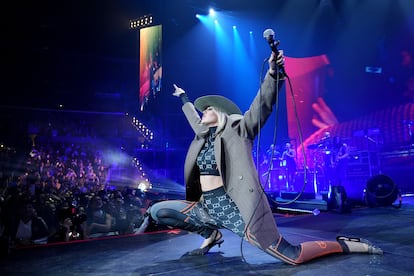 Miley Cyrus actúa en la Super Bowl, el 12 de febrero de 2022, en Los Ángeles, California.