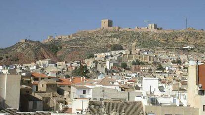 Vista panorámica de Lorca, con el castillo al fondo.