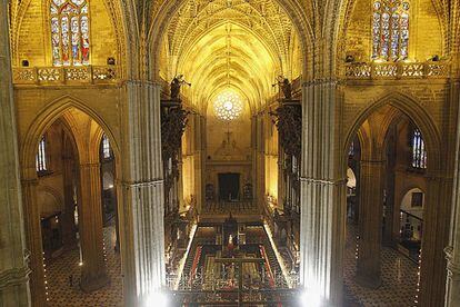 Vista de la Catedral de Sevilla desde el andamio colocado en el altar mayor.