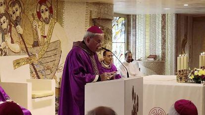 El arzobispo Renzo Fratini, durante el sermón a los obispos españoles este martes,. 