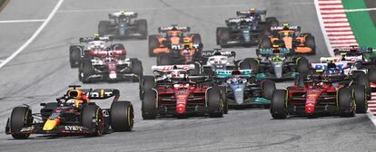 Max Verstappen, seguido de Charles Leclerc y Carlos Sainz durante la clasificación al sprint en el Red Bull Ring del GP de Austria, este sábado.