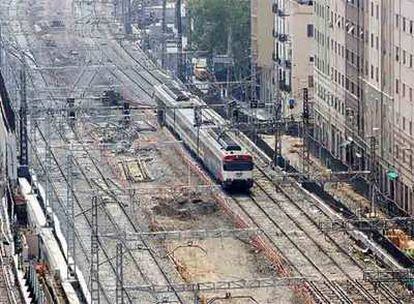 Una panorámica de la zona de obras, con las vías que deberán ser reagrupadas y cubiertas.