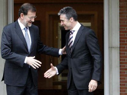 Rajoy recibe en La Moncloa a Rasmussen.