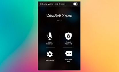 Para poder desbloquear el móvil con la voz, necesitamos antes descargarnos una app llamada Voice Lock Screen. Esta podéis descargarla pulsando sobre la imagen. Una dentro del menú principal, debemos activar el desbloqueo con el botón superior, y pulsar sobre el icono del micrófono para asignar la contraseña por voz.