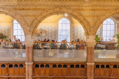Interior del Mercado Metropolitano Mayfair, en Londres.