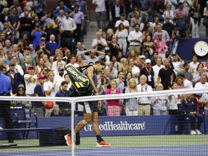 Nadal se retira lesionado de la pista Arthur Ashe de Nueva York tras retirarse contra Del Potro.