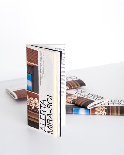 El libro que recoge el proyecto está deliberadamente diseñado para que parezca el folleto de una inmobiliaria de alto 'standing'.