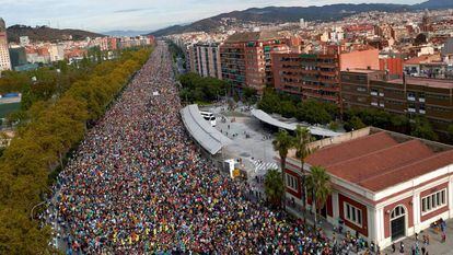 Miles de personas en la manifestación de este viernes en Barcelona para protestar por la sentencia del 'procés'.
